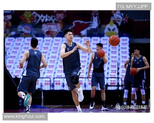 聚焦篮球明星成长轨迹探寻赛场背后奋斗与荣耀故事篇章精彩旅程记